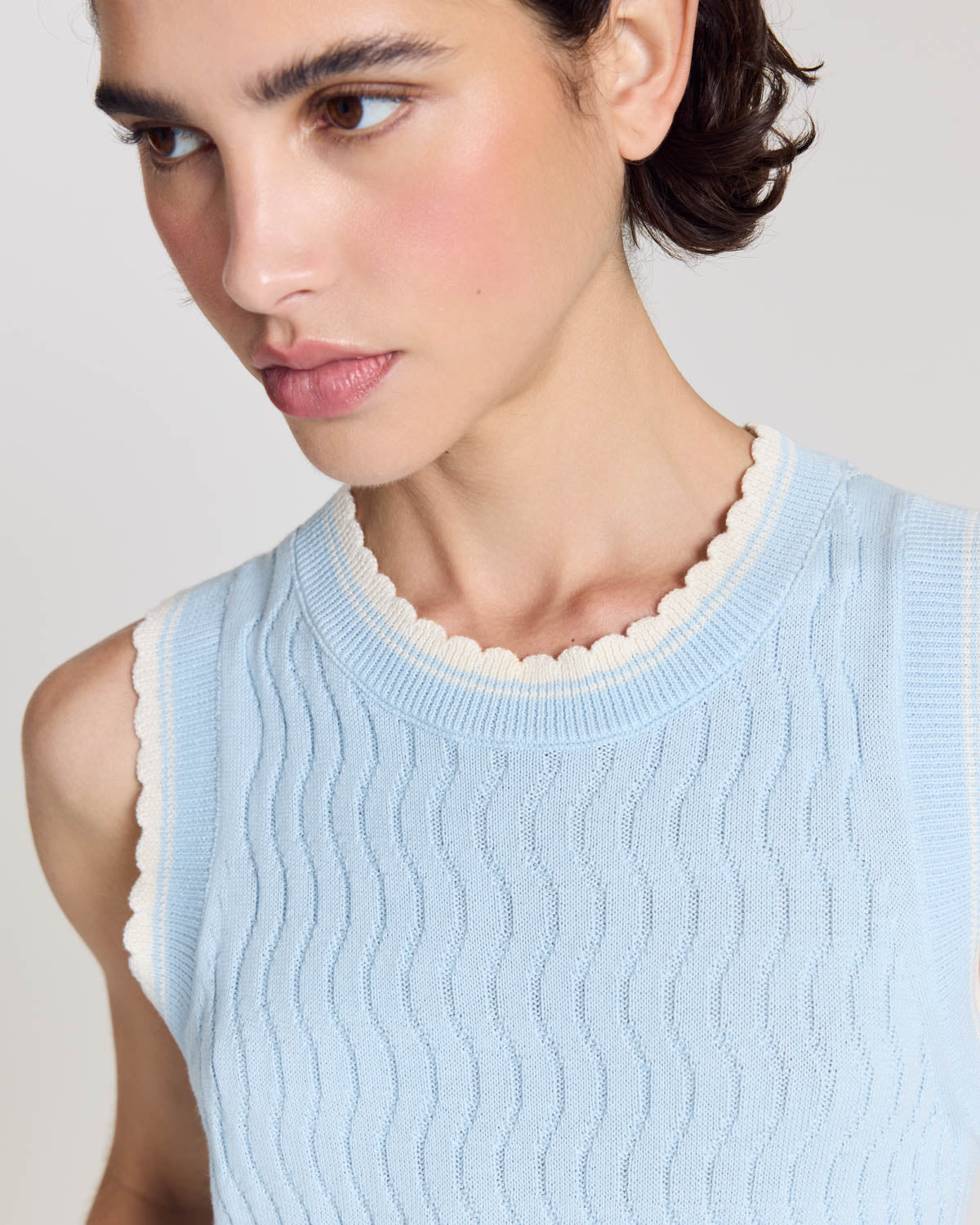 Top Kahny bleu ciel et blanc