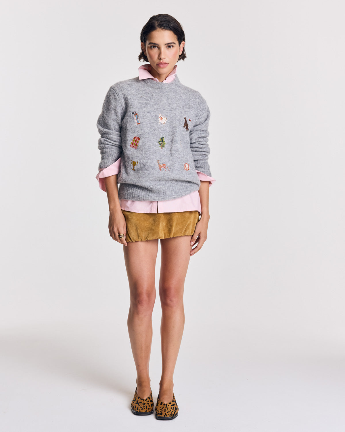 Pull Prune gris chiné et broderies ivy