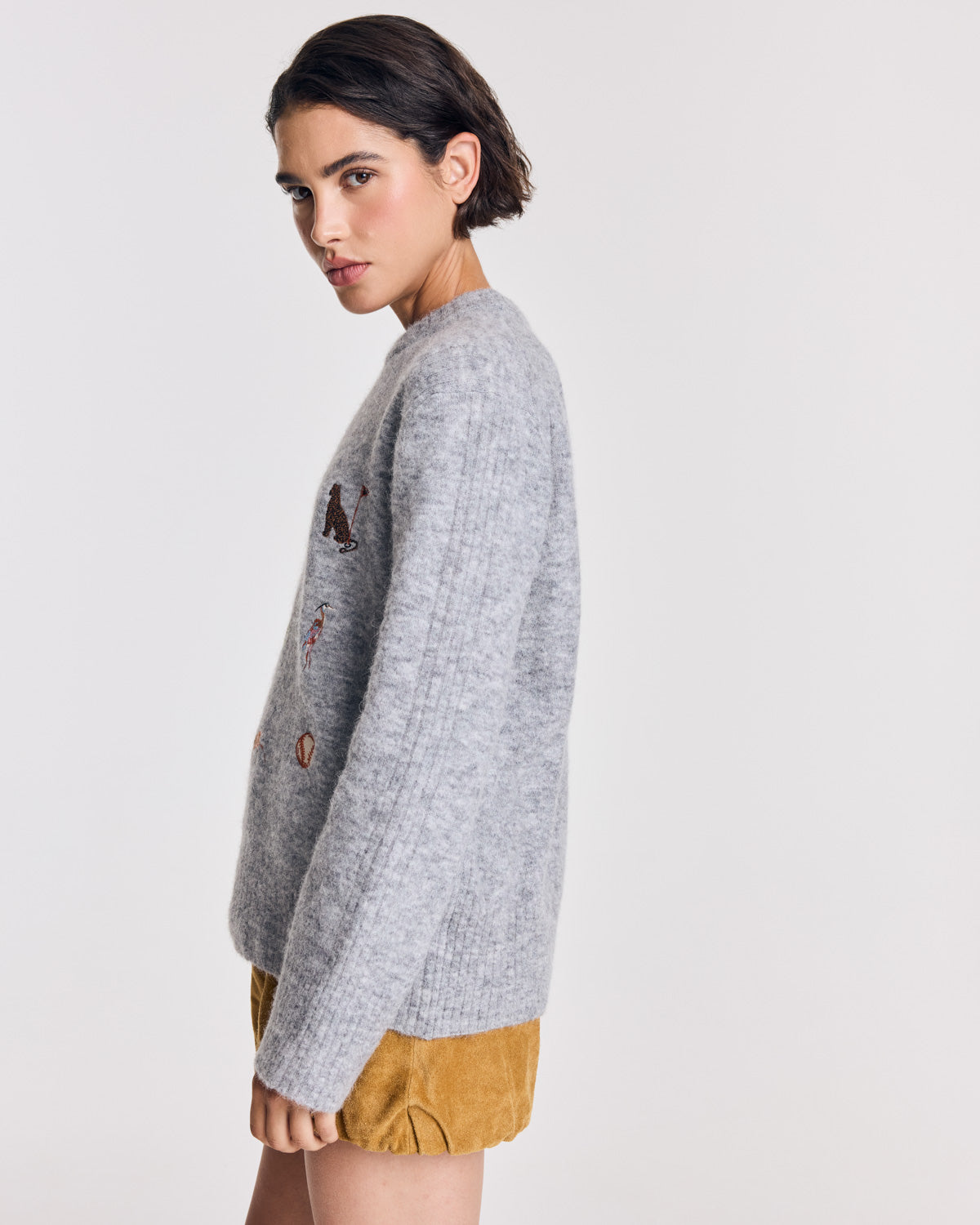 Pull Prune gris chiné et broderies ivy