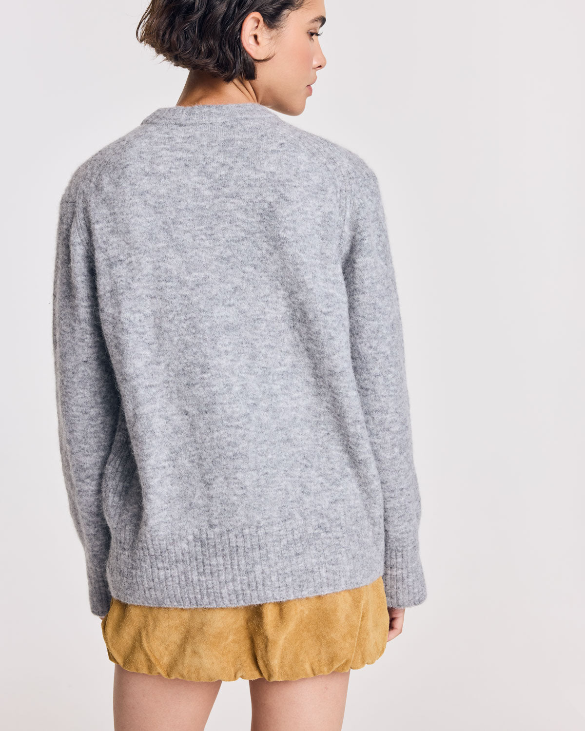 Pull Prune gris chiné et broderies ivy