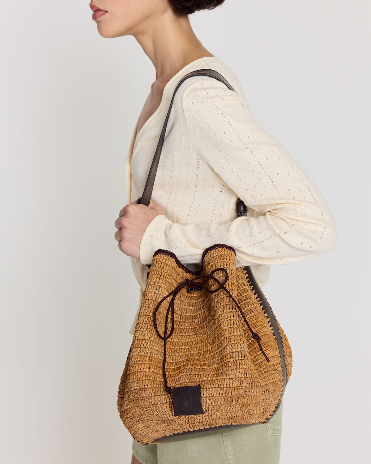 Basket Sola raffia and chocolate