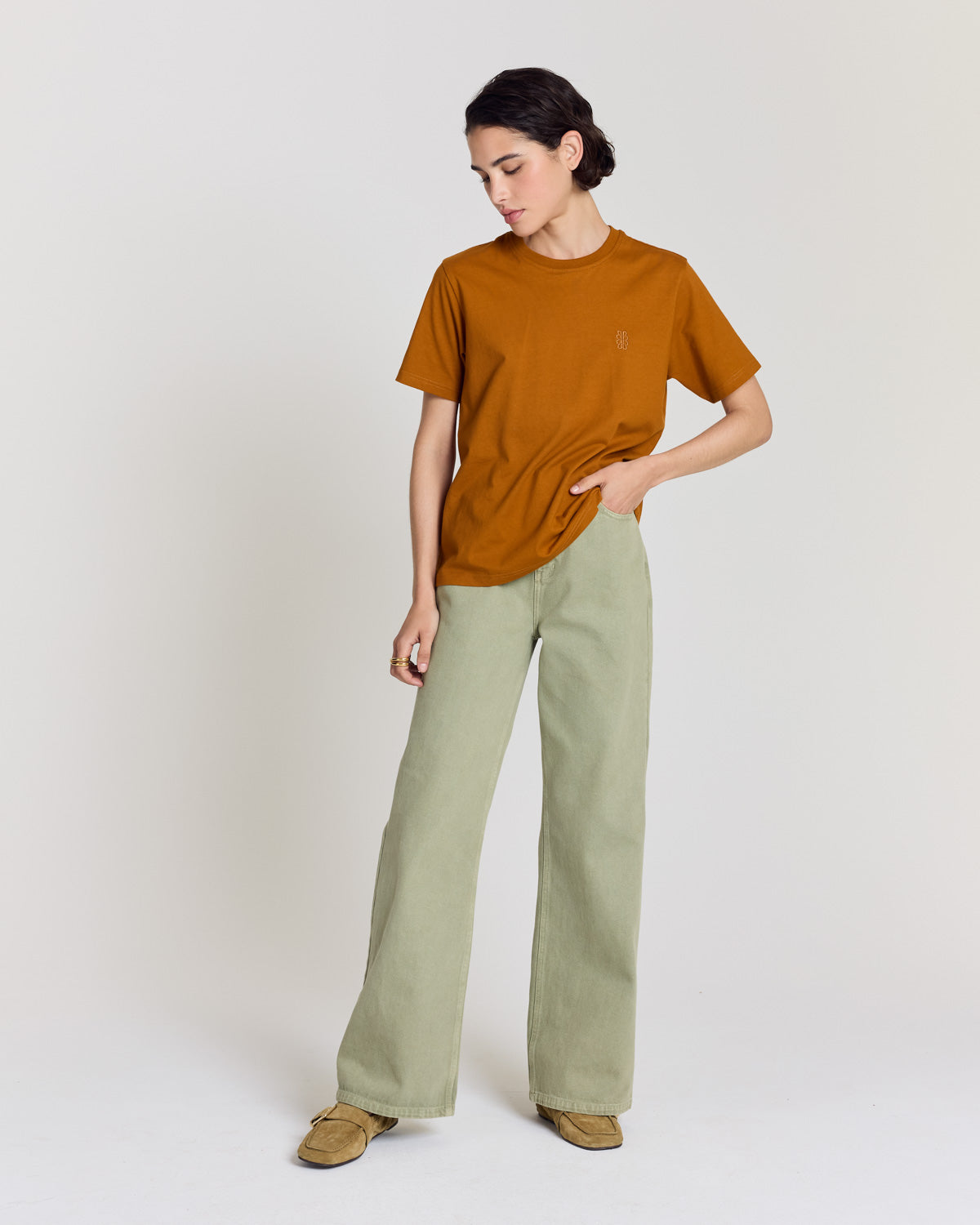 Embroidered cinnamon Bree T-shirt