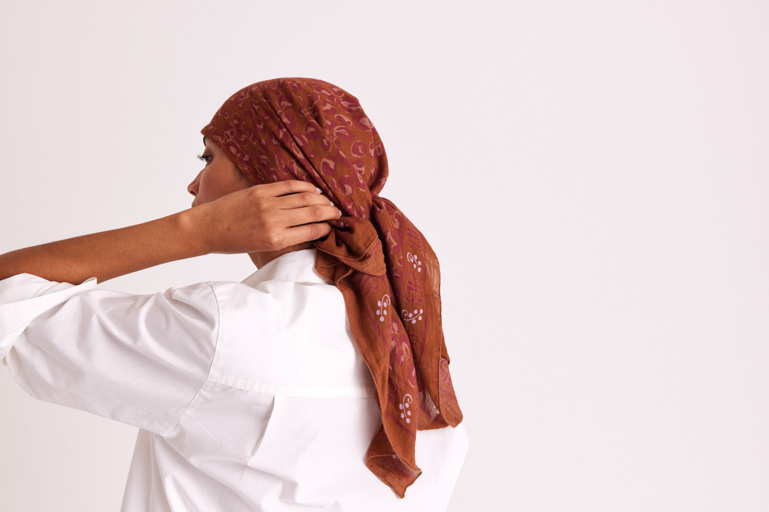 Balzac Paris X MÊME : un foulard solidaire pour février.