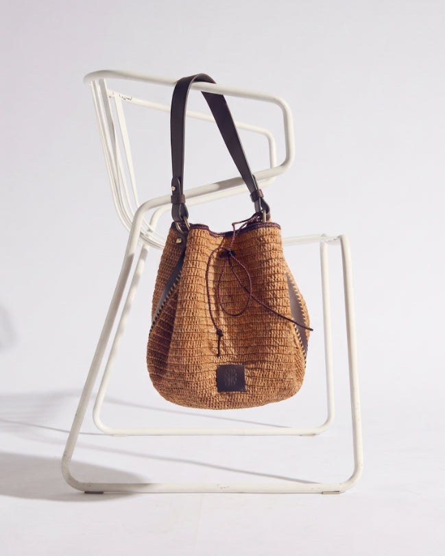 Basket Sola raffia and chocolate