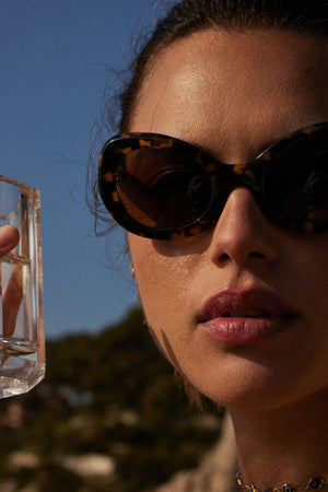 Charlotte tortoise black glasses