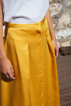 Jupe longues plis boutons effet satiné Naïa jaune gold Assia