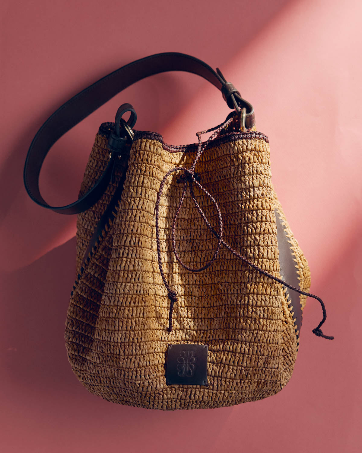 Basket Sola raffia and chocolate