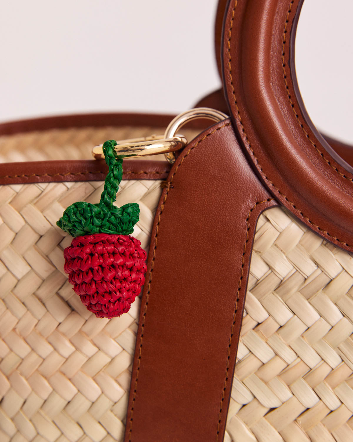 Keyring cerise raffia