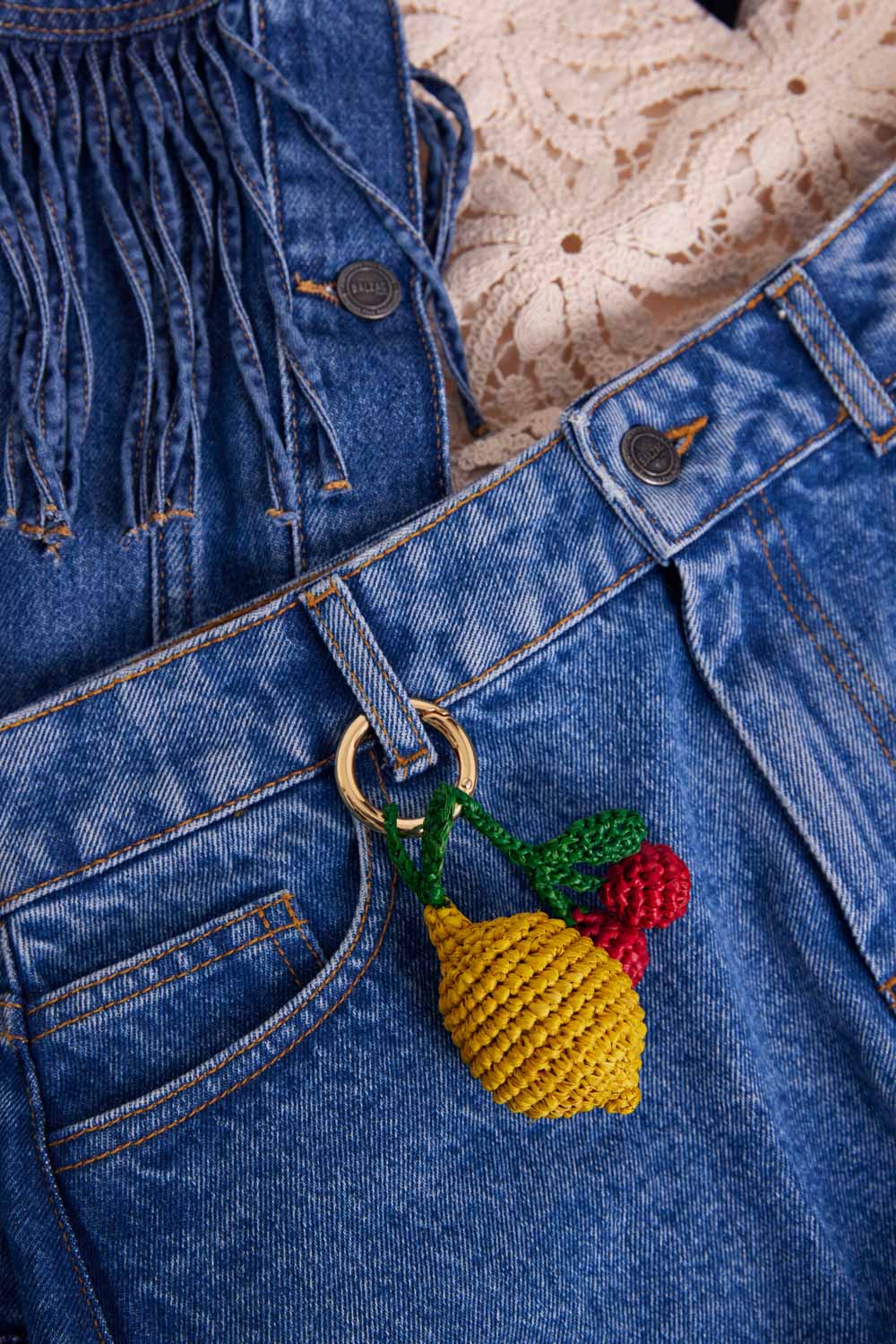 Keyring cerise raffia