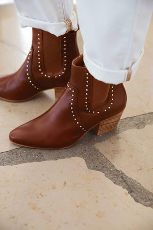 Bottines Laeticia cloutées cognac foncé