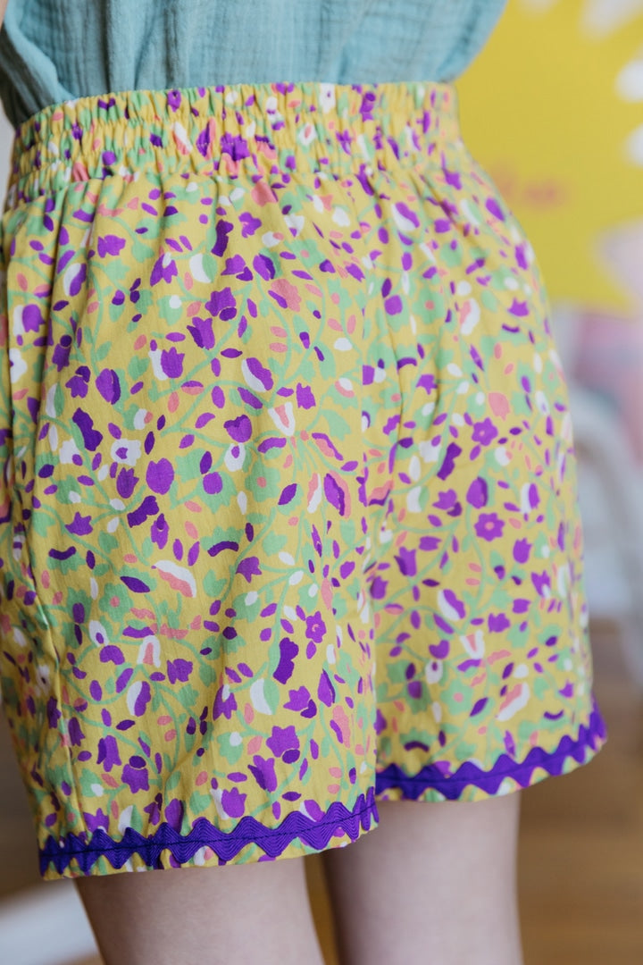 Shorts Curieux printed kyrielle of flowers