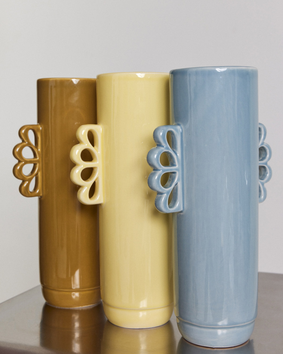 Vase yellow