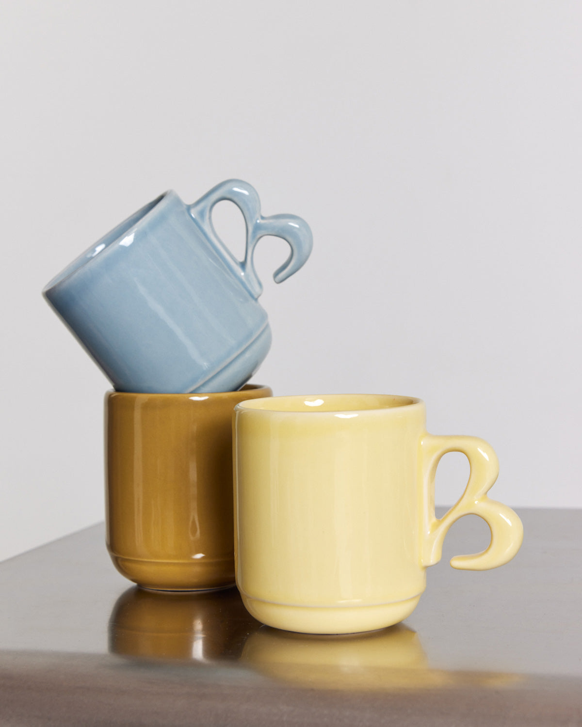 Yellow B-handle mug