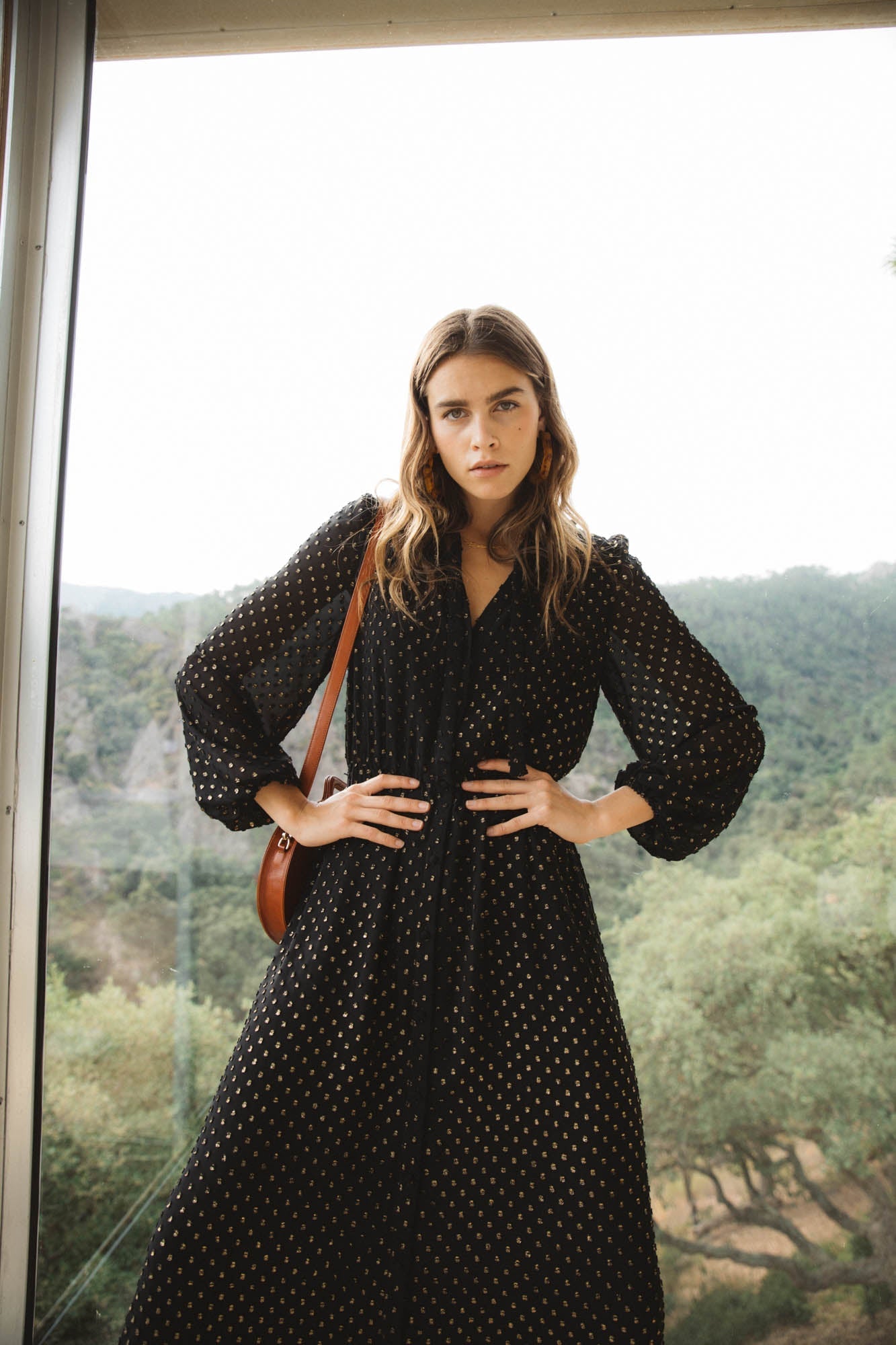 Robe Rythmique noir et doré Balzac Paris - Main Image