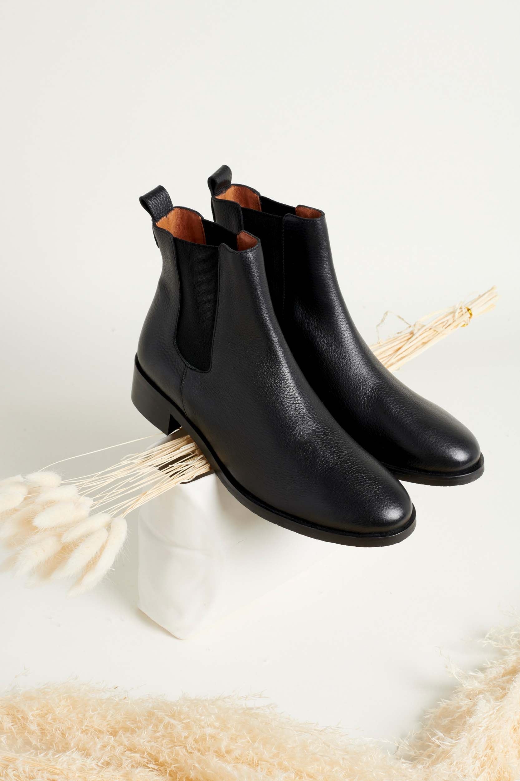 Bottines cuir chelsea grain noir petit talon lastique Josepha