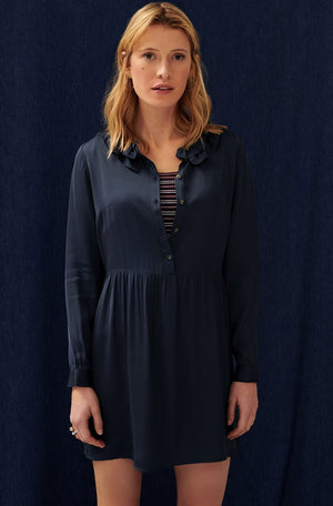 Robe marine col volante