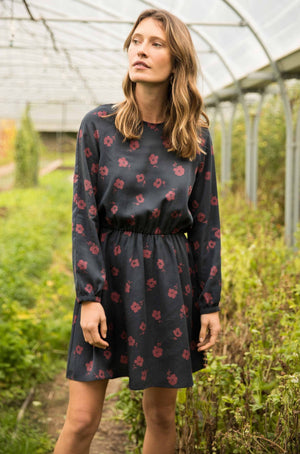 Robe Laila marine à fleurs 