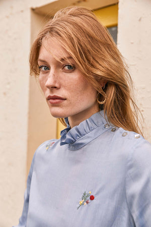 Blouse Mélanie bleue brodée