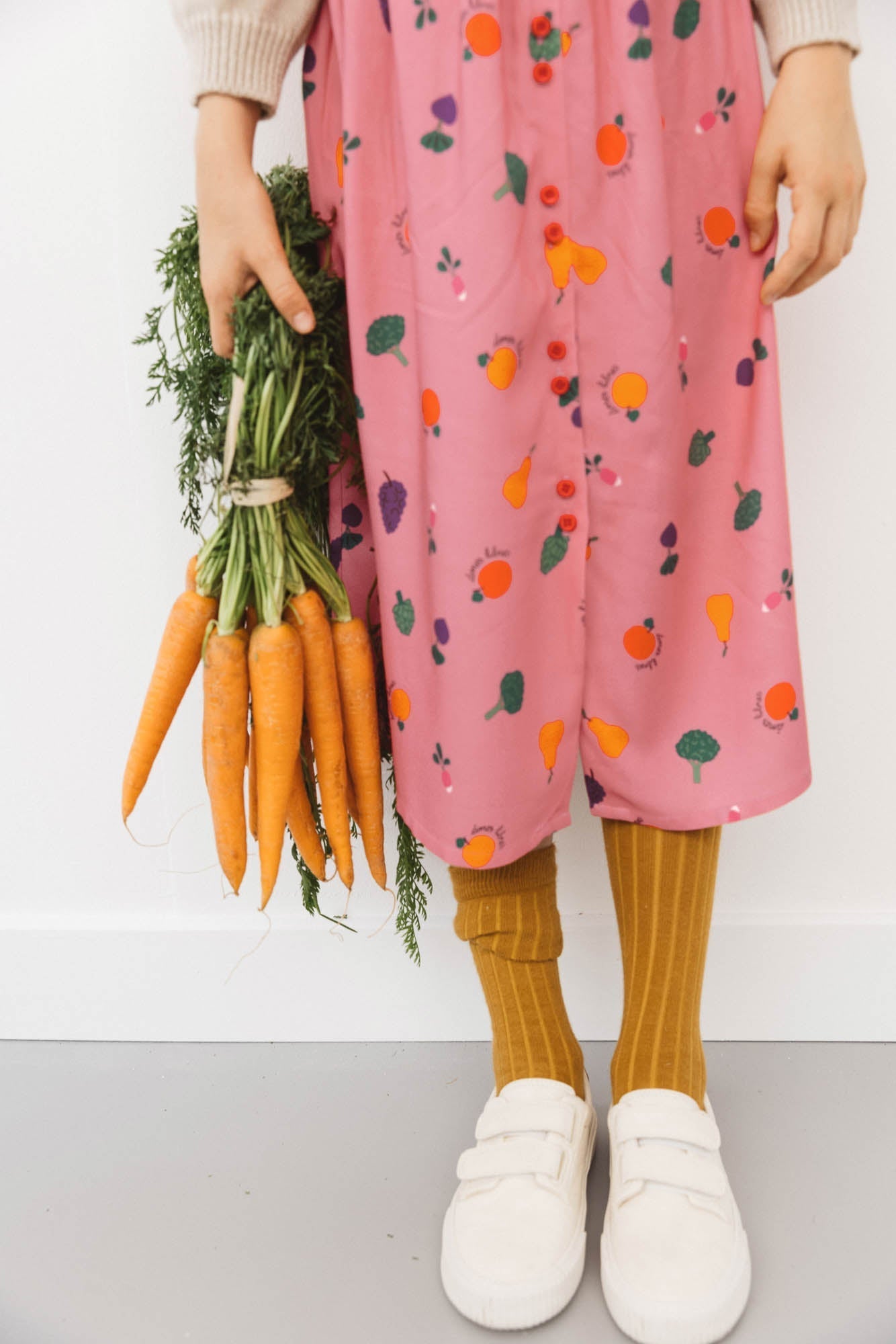 Pink courgette skirt with vegetable print